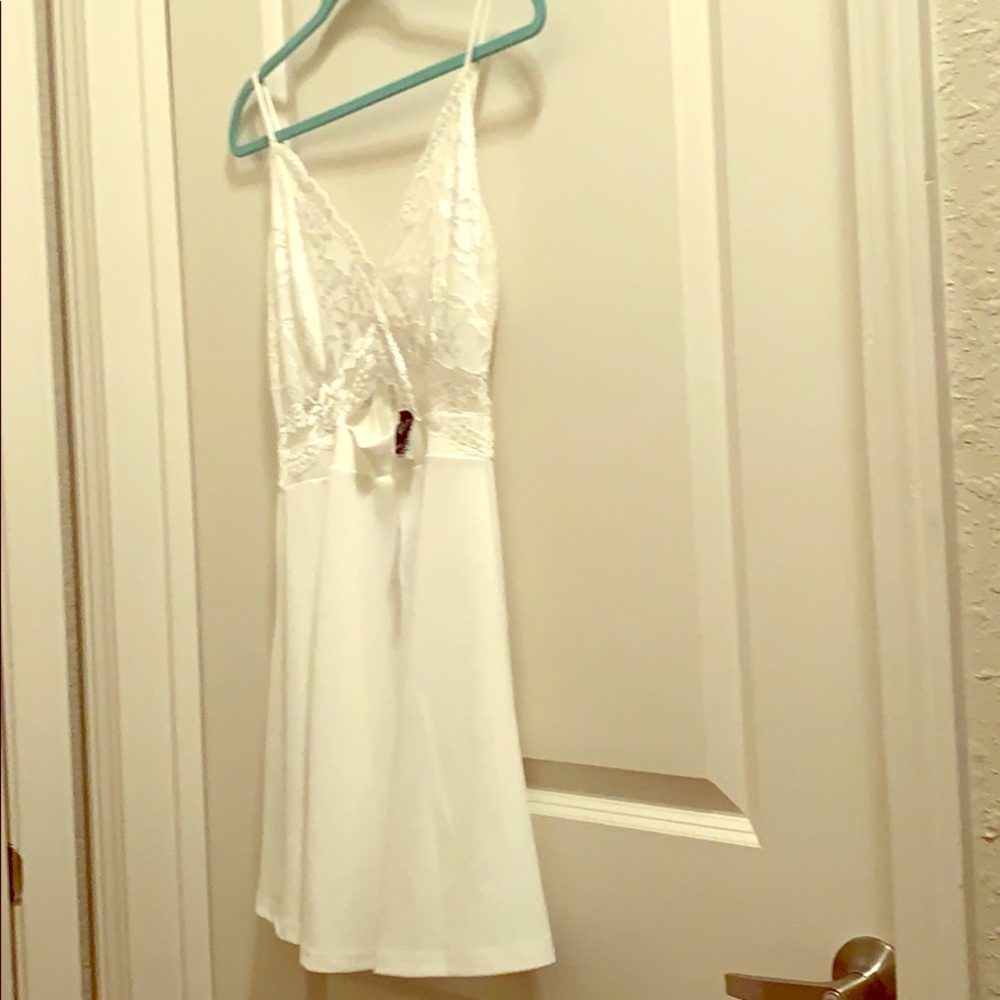 🌟Brand New Windsor white lace top dress🌟